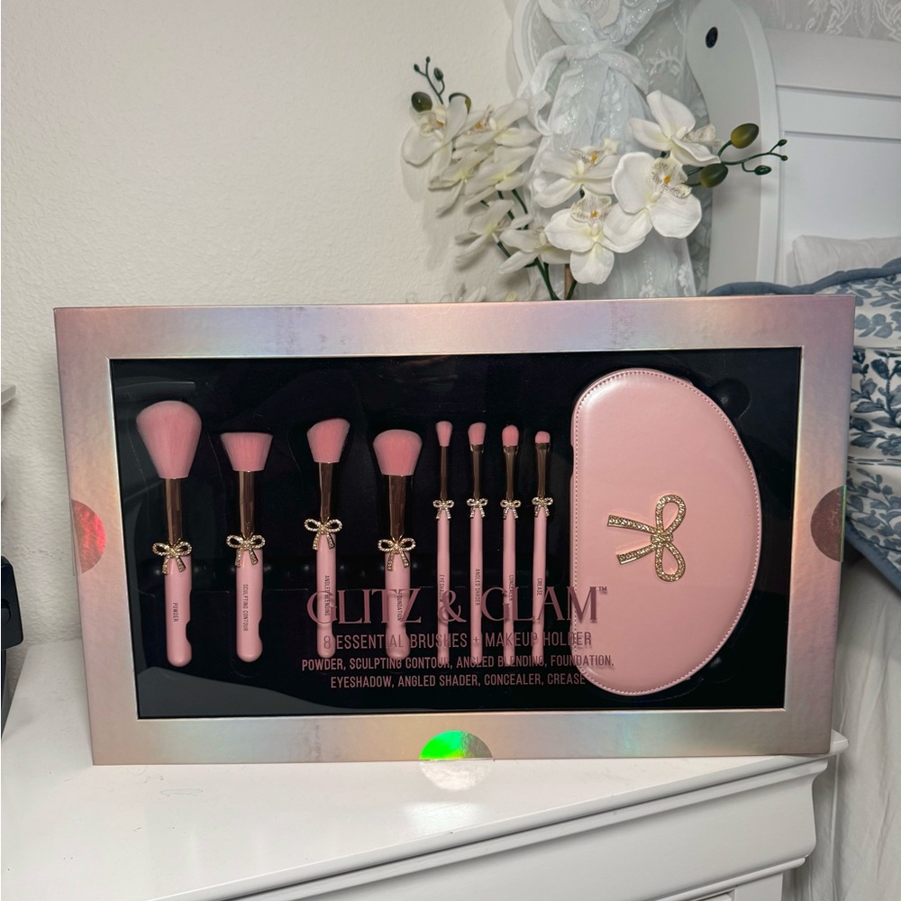 Pink Makeup Brushes set with Bows.